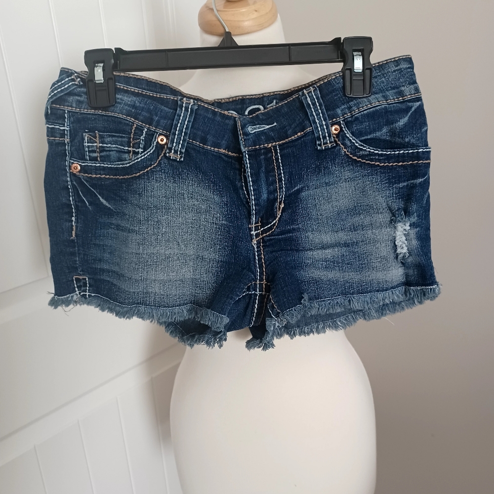 Ladies Rue 21 denim shorts Sz 7/8  ##0764